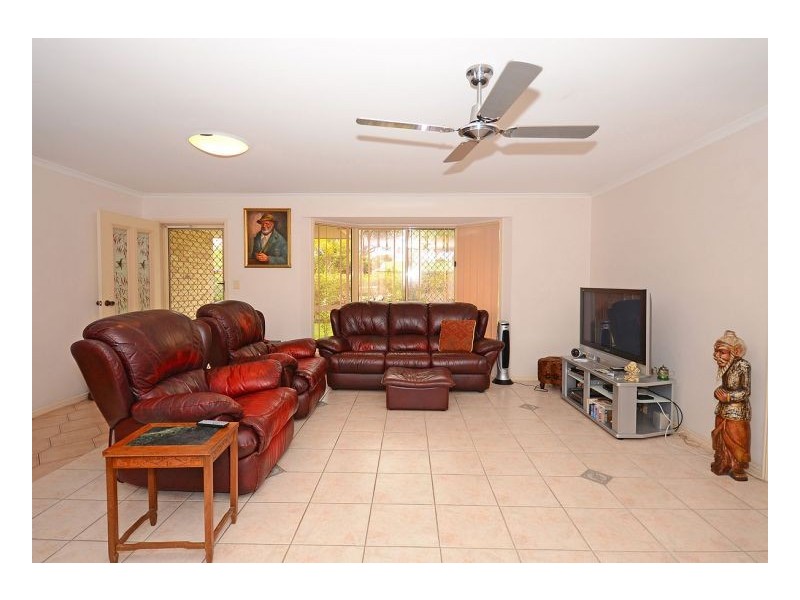 26 Bowerbird Avenue, Eli Waters QLD 4655