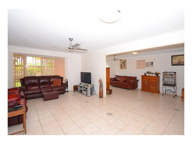 26 Bowerbird Avenue, Eli Waters QLD 4655
