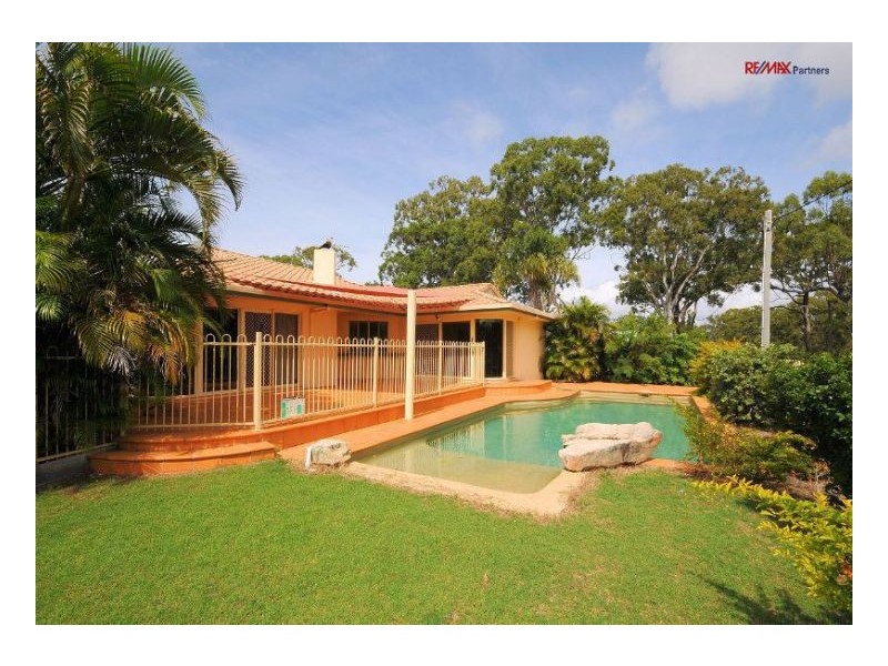 34 Esplanade, Point Vernon QLD 4655