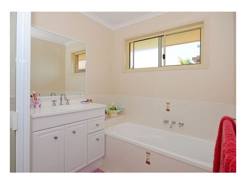 16 Lady Penrhyn Drive, Eli Waters QLD 4655