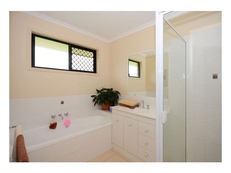 4 Moonstone Drive, Urangan QLD 4655