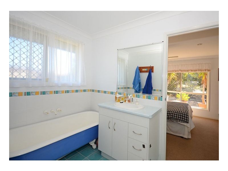 2 Whipbird Court, Urangan QLD 4655