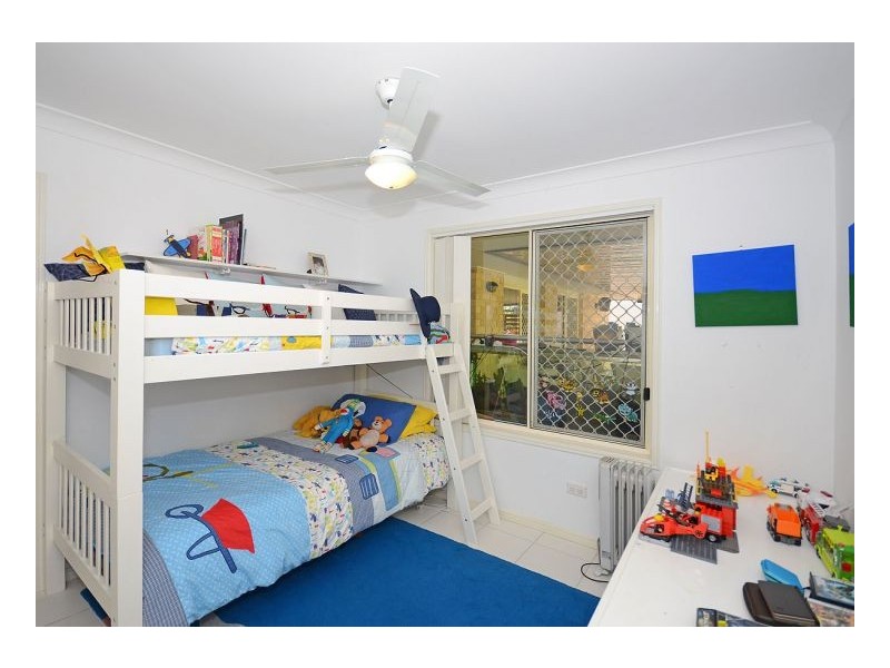 2 Whipbird Court, Urangan QLD 4655