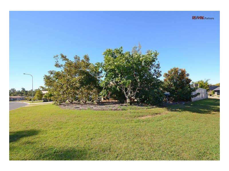 2 Whipbird Court, Urangan QLD 4655