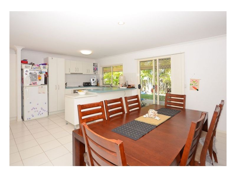 2 Whipbird Court, Urangan QLD 4655
