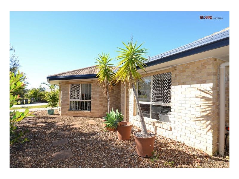 2 Whipbird Court, Urangan QLD 4655