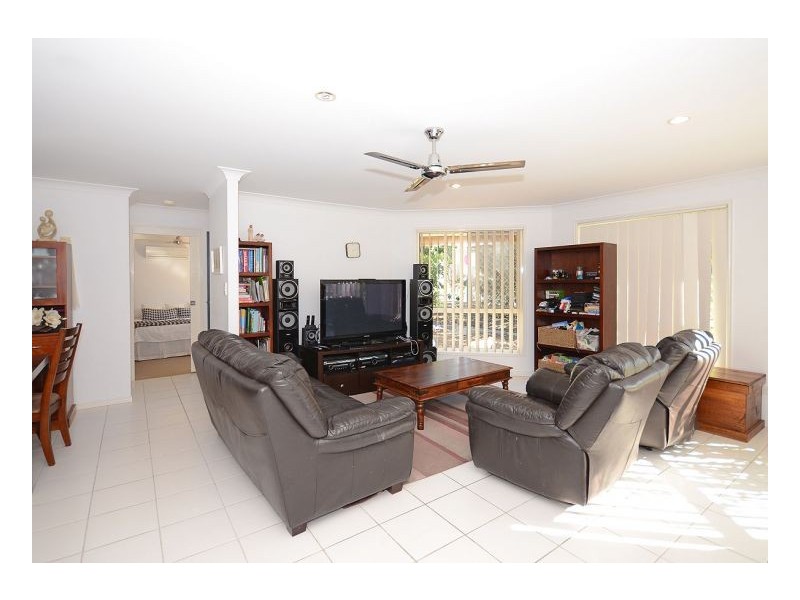 2 Whipbird Court, Urangan QLD 4655