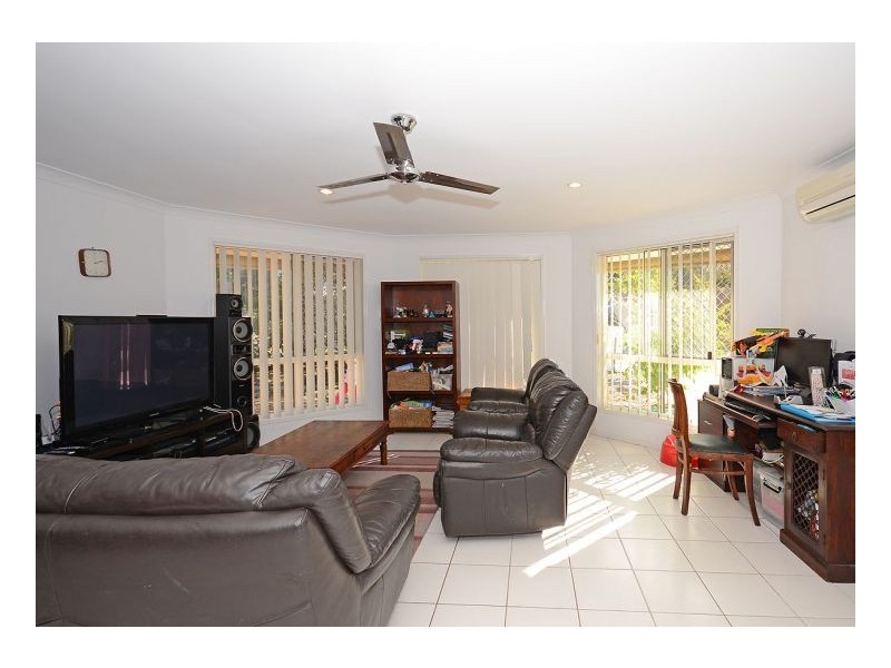2 Whipbird Court, Urangan QLD 4655