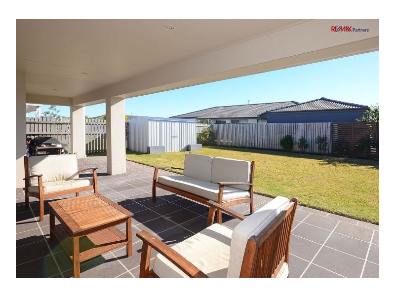 17 Earl St Vincent Circuit, Eli Waters QLD 4655