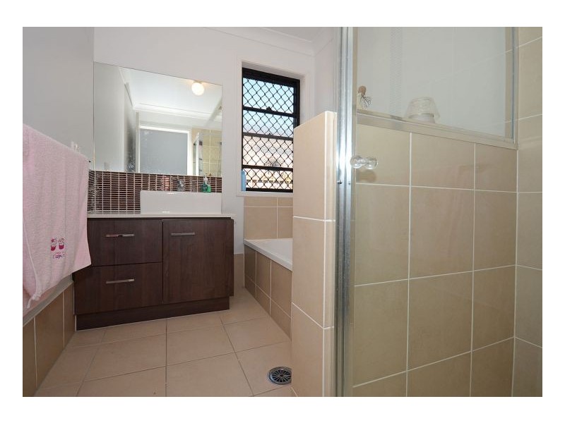 17 Earl St Vincent Circuit, Eli Waters QLD 4655