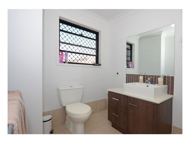 17 Earl St Vincent Circuit, Eli Waters QLD 4655