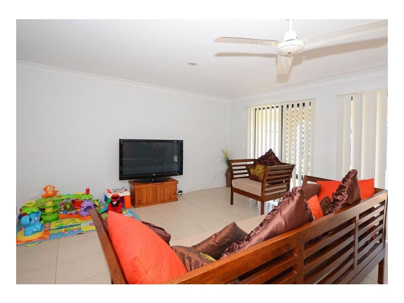 17 Earl St Vincent Circuit, Eli Waters QLD 4655