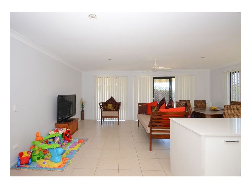 17 Earl St Vincent Circuit, Eli Waters QLD 4655