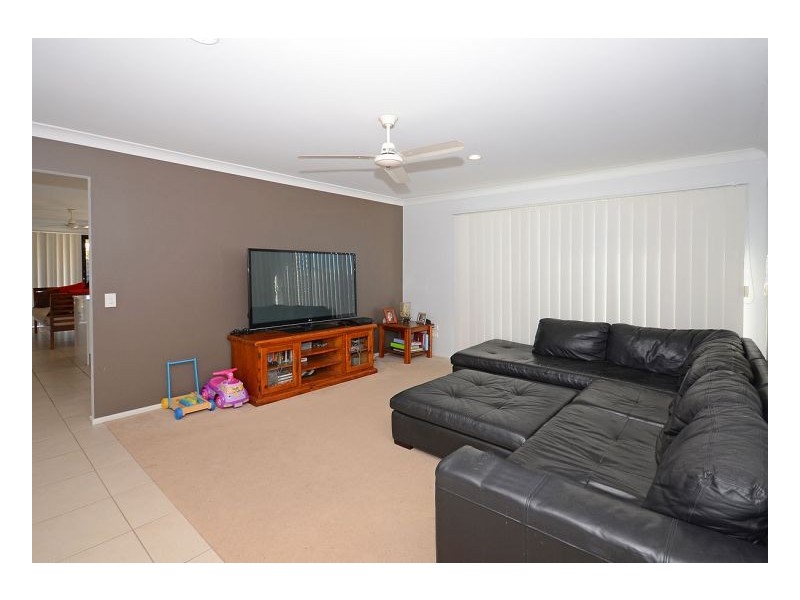 17 Earl St Vincent Circuit, Eli Waters QLD 4655