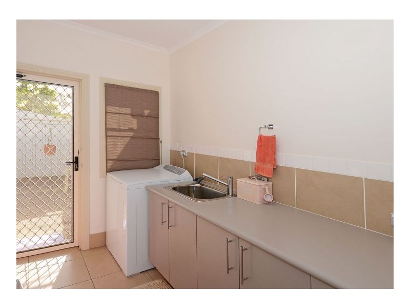 103/230 Pulgul Street, Urangan QLD 4655