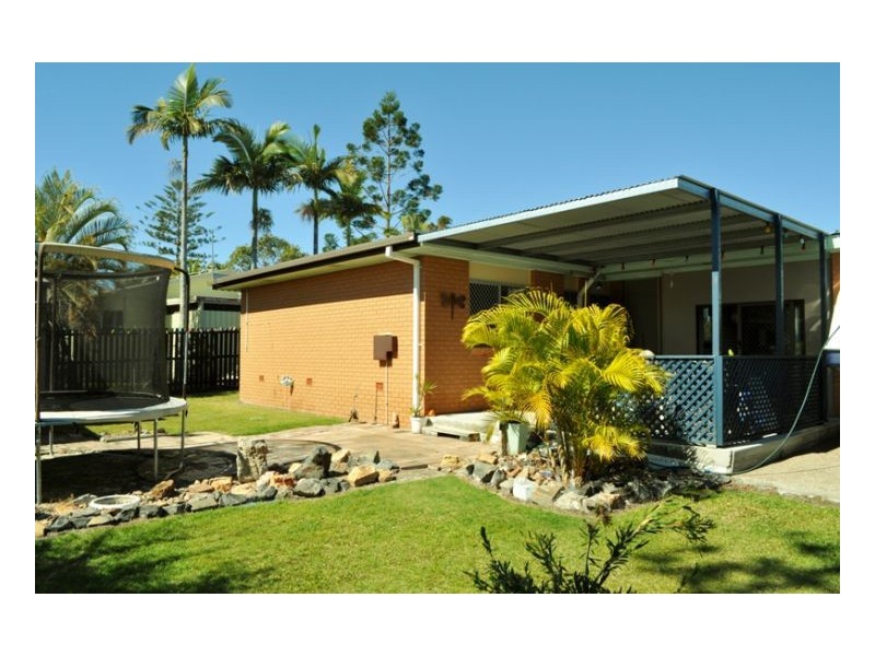18 Holiday Parade, Scarness QLD 4655