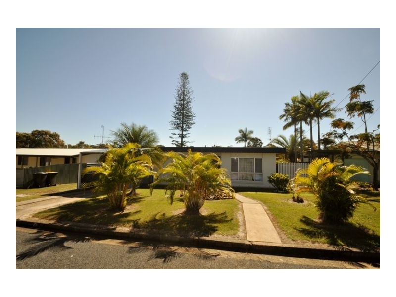 18 Holiday Parade, Scarness QLD 4655