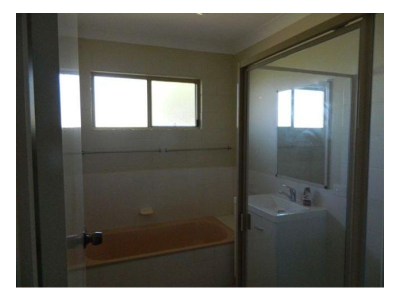 122 Hammond Street, Urangan QLD 4655