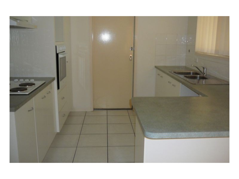 11 Mainsail Court, Point Vernon QLD 4655