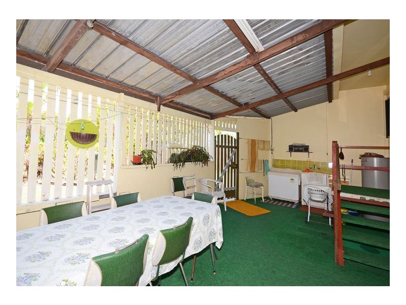 2 Urangan Street, Torquay QLD 4655