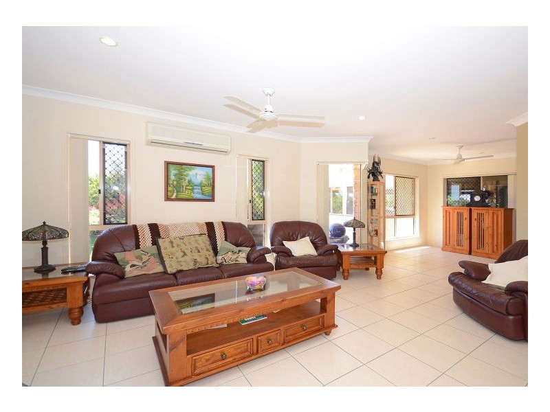 8 Ferryman Close, River Heads QLD 4655