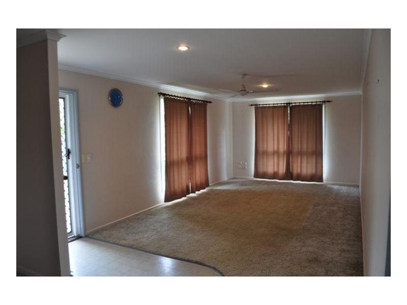 18 Cedar Cres, Kawungan QLD 4655