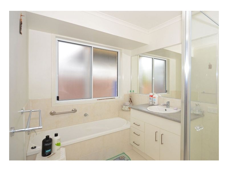 4 Mcintyre Court, Urraween QLD 4655