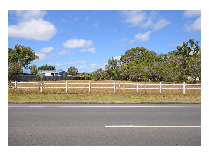 4 Walkers Road, Urangan QLD 4655