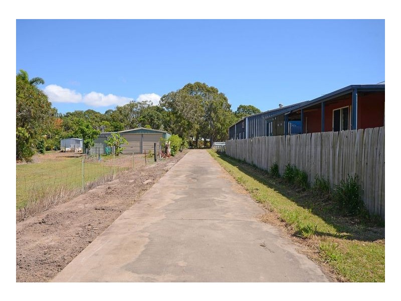 4 Walkers Road, Urangan QLD 4655