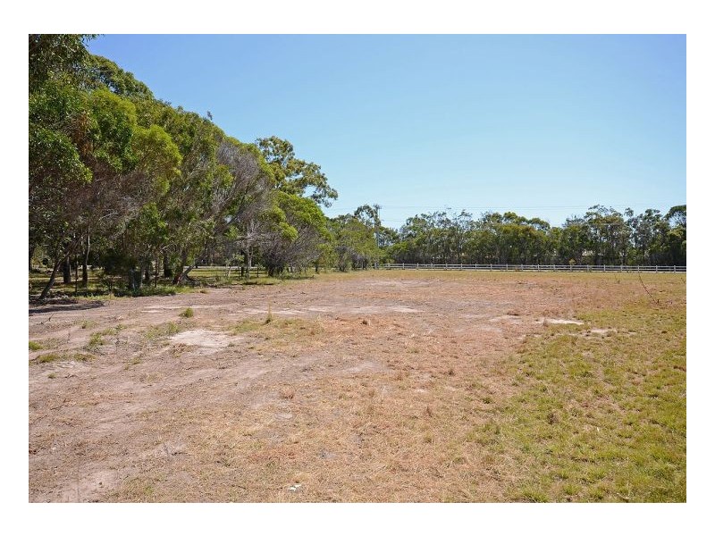 4 Walkers Road, Urangan QLD 4655