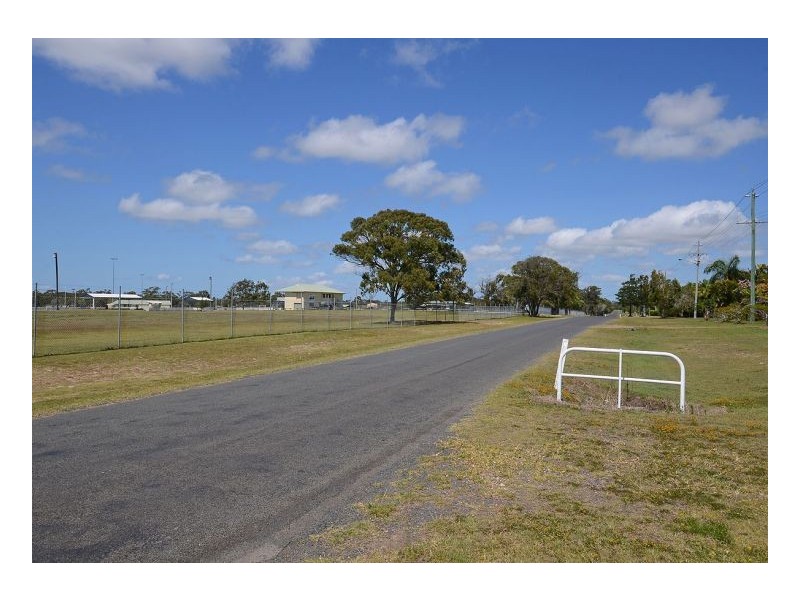 4 Walkers Road, Urangan QLD 4655