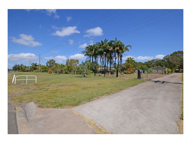 4 Walkers Road, Urangan QLD 4655