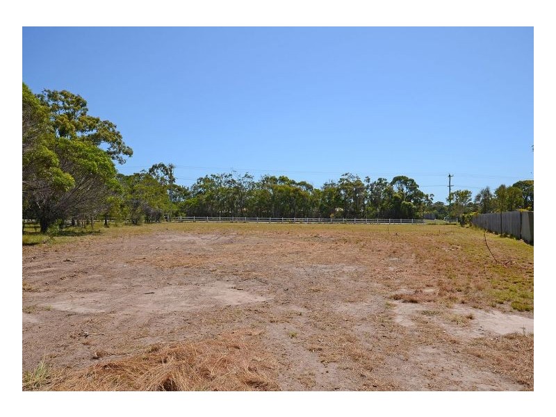 4 Walkers Road, Urangan QLD 4655