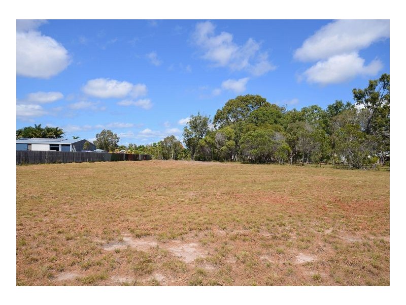 4 Walkers Road, Urangan QLD 4655