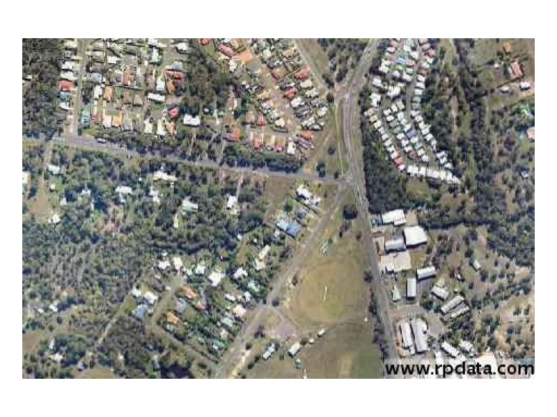 4 Walkers Road, Urangan QLD 4655