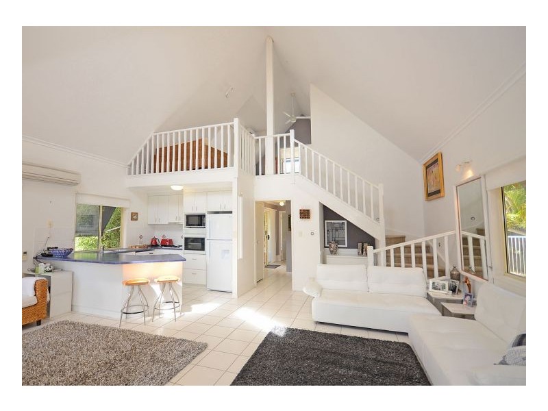 15 Lakeside Drive, Burrum Heads QLD 4659