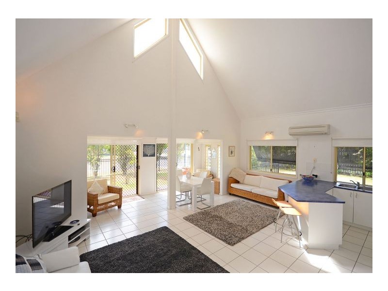 15 Lakeside Drive, Burrum Heads QLD 4659