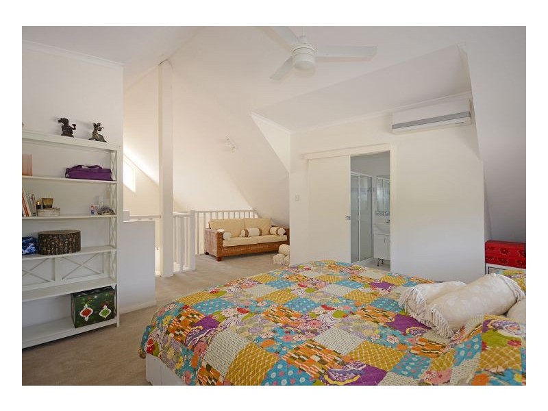 15 Lakeside Drive, Burrum Heads QLD 4659