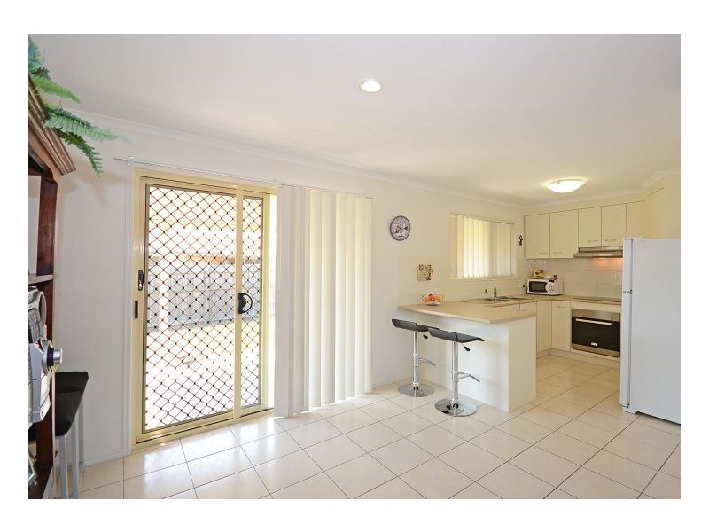 2/4 Jade Ct, Urangan QLD 4655