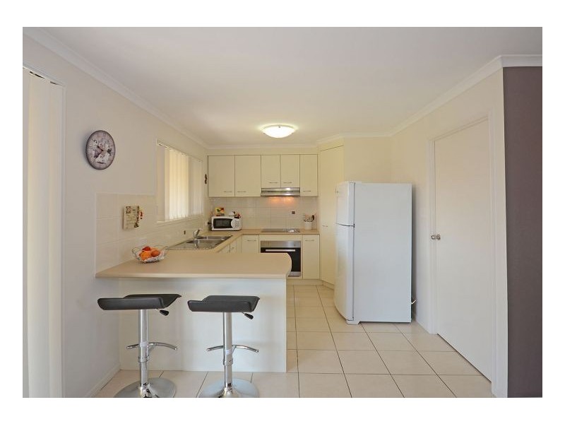 2/4 Jade Ct, Urangan QLD 4655