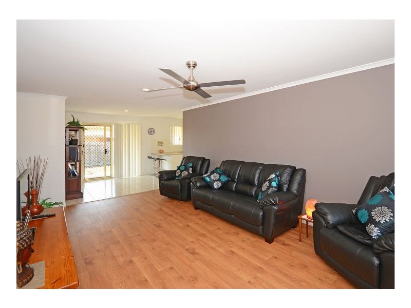 2/4 Jade Ct, Urangan QLD 4655