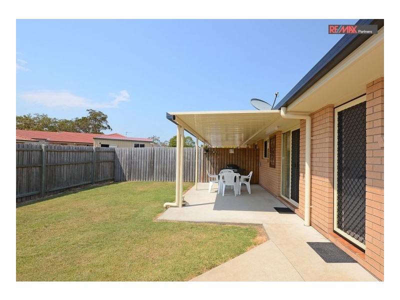 2/4 Jade Ct, Urangan QLD 4655
