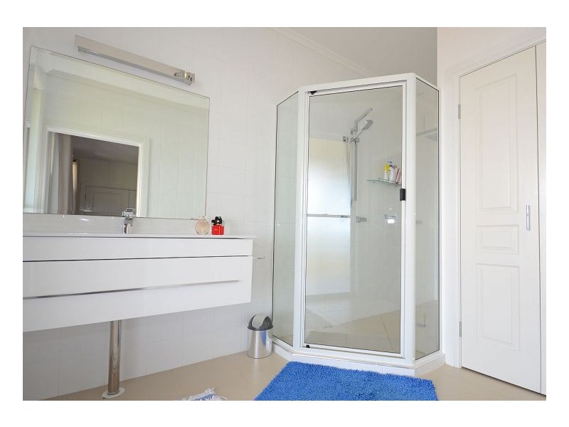 1A Bell Street, Point Vernon QLD 4655