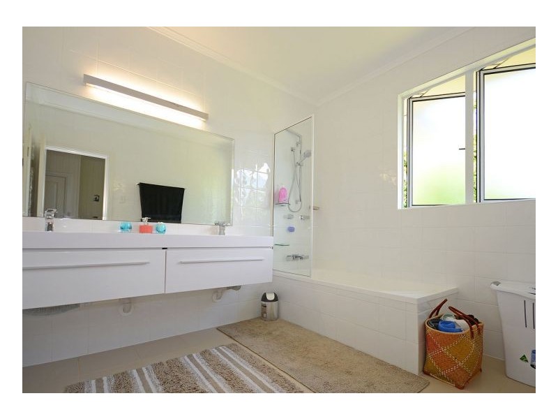 1A Bell Street, Point Vernon QLD 4655