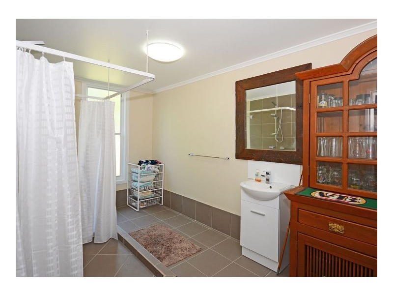 1A Bell Street, Point Vernon QLD 4655