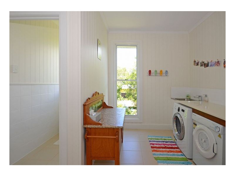 1A Bell Street, Point Vernon QLD 4655
