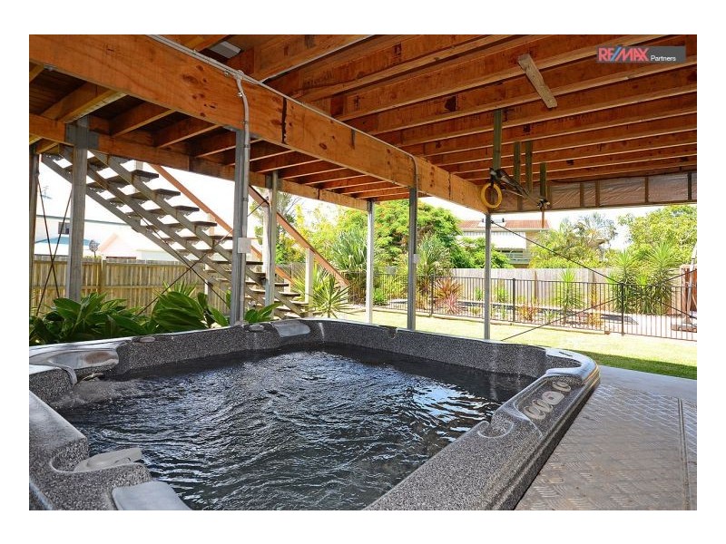 1A Bell Street, Point Vernon QLD 4655