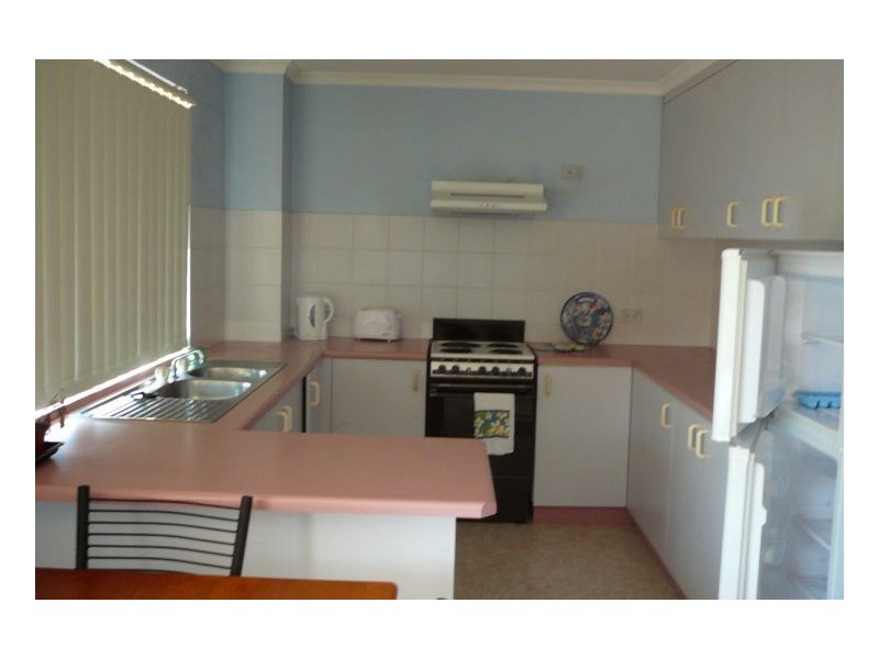 18 383 Esplanade, Torquay QLD 4655