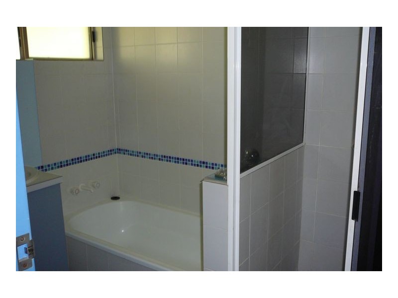 18 383 Esplanade, Torquay QLD 4655