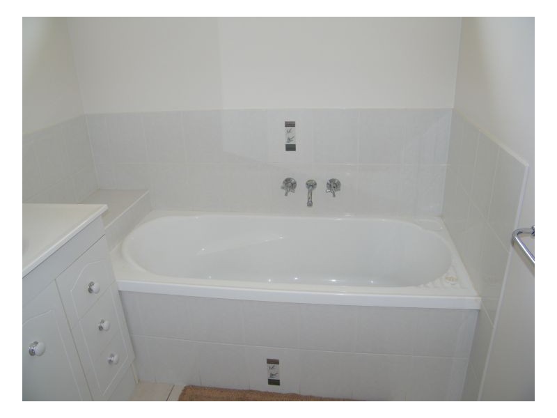 2/4 Jade Court, Urangan QLD 4655